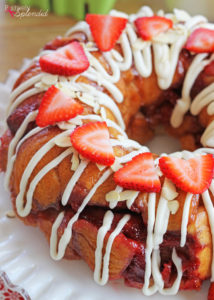 Strawberry Monkey Bread with Cream Cheese Glaze - Easy and yummy for spring! #HugtheMess