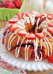 Strawberry Monkey Bread with Cream Cheese Glaze - Easy and yummy for spring! #HugtheMess