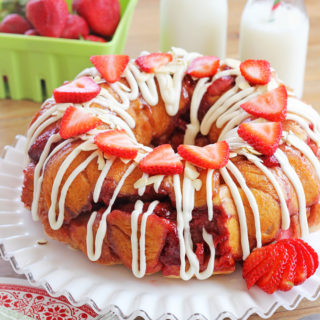 Strawberry Monkey Bread with Cream Cheese Glaze - Easy and yummy for spring! #HugtheMess