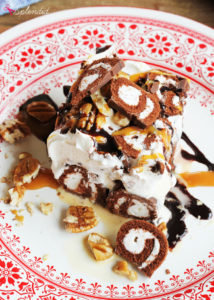 Turtle Swirl Ice Cream Cake - Pretty, delicious and SO easy to make!