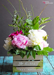 DIY Barnwood Flower Crate - Such a beautiful centerpiece idea from Positively Splendid! #plaidcreators