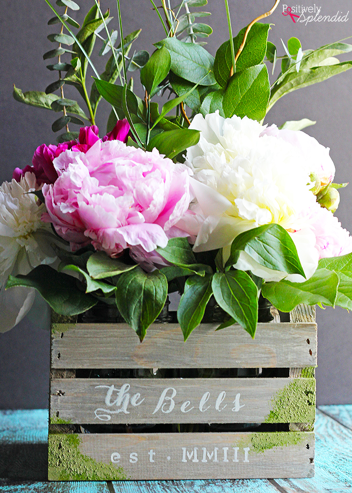 DIY Barnwood Flower Crate - Such a beautiful centerpiece idea from Positively Splendid! #plaidcreators