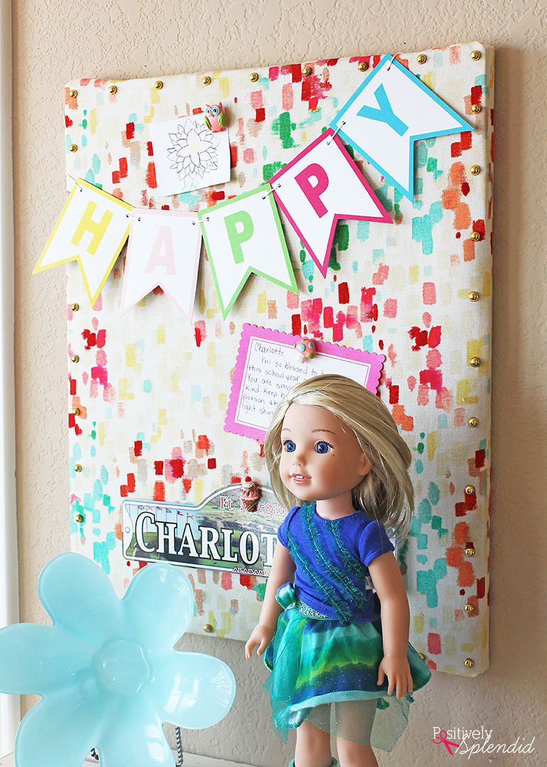 DIY Fabric-Covered Cork Board - Such a fun idea for kids' rooms, college dorms, classrooms and more! 