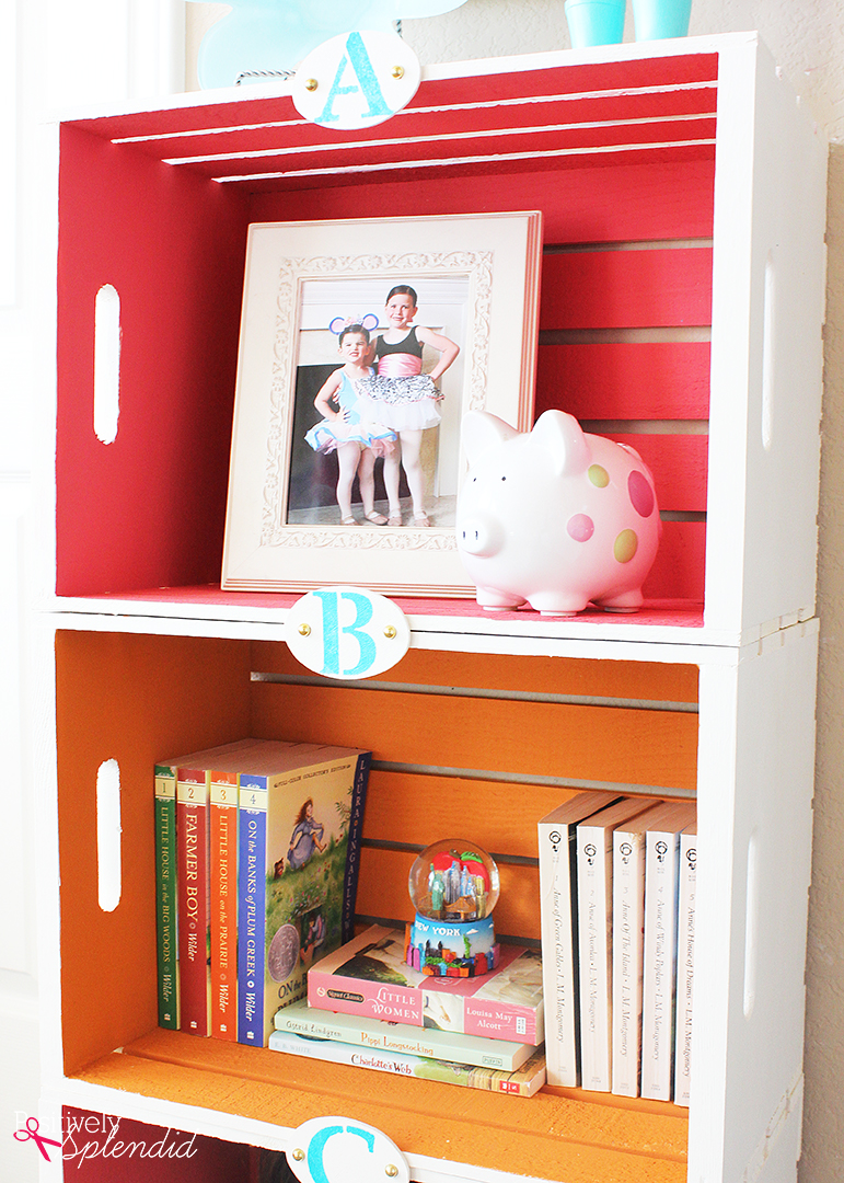 DIY Wood Crate Bookshelf - Such a smart DIY idea and perfect for kids' rooms, college dorms, and more! #PlaidCreators