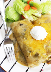 Homemade New Mexico Green Chile Sauce Recipe--perfect for adding a delicious flavor to enchiladas, burritos, quesadillas, and so much more! #momwins