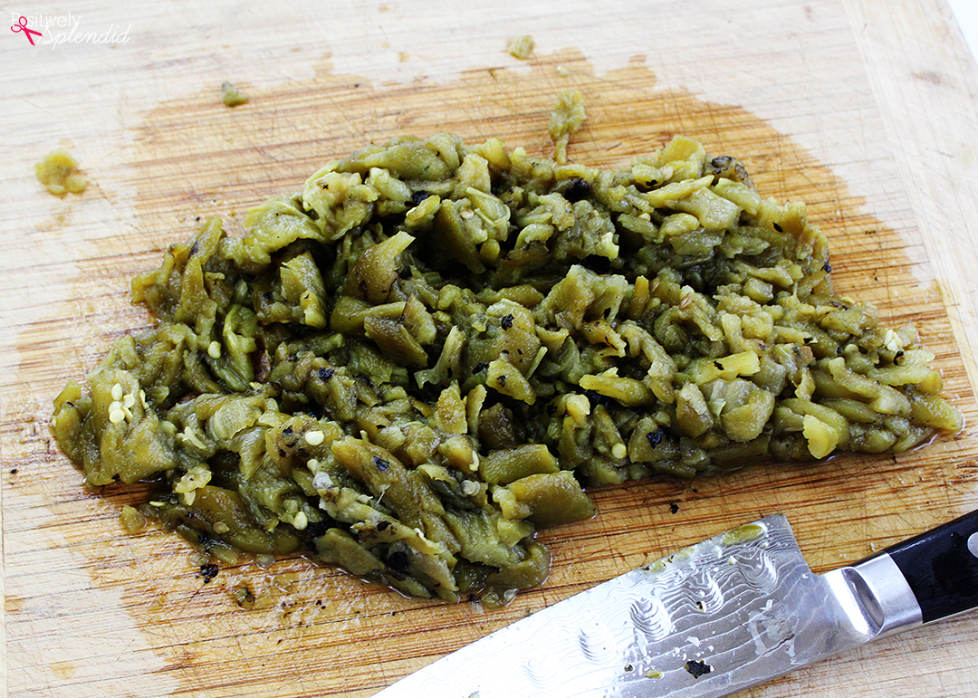 Homemade New Mexico Green Chile Sauce Recipe--perfect for adding a delicious flavor to enchiladas, burritos, quesadillas, and so much more! #momwins
