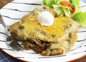 Homemade New Mexico Green Chile Sauce Recipe--perfect for adding a delicious flavor to enchiladas, burritos, quesadillas, and so much more! #momwins