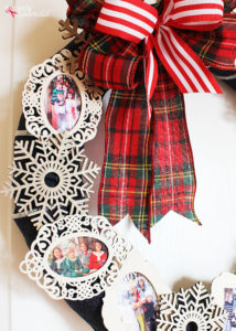 Christmas Memory Photo Wreath - Such a great way to use favorite holiday photos from throughout the years! #PlaidCreators