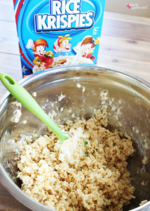 Santa Rice Krispies Treats - SO adorable and easy to make! #RiceKrispies