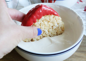 Santa Rice Krispies Treats - SO adorable and easy to make! #RiceKrispies