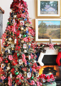 Love this this classic look! Traditional Plaid Christmas Tree at Positively Splendid #MichaelsMakers