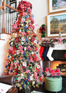 Love this this classic look! Traditional Plaid Christmas Tree at Positively Splendid #MichaelsMakers