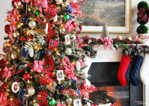 Love this this classic look! Traditional Plaid Christmas Tree at Positively Splendid #MichaelsMakers