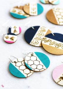 DIY Woodburned Dangle Earrings - A fun gift idea to make in 30 minutes or less! #plaidcreators