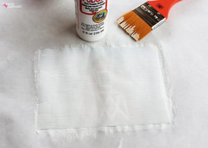 Create a custom photo transfer canvas with your child's artwork using Mod Podge Photo Transfer Medium! So smart! #PlaidCreators