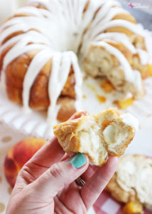 Peaches and Cream Monkey Bread Recipe by Positively Splendid. A perfect idea for brunch or dessert!