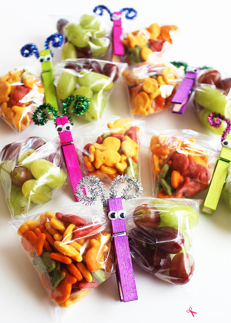 Such a fun edible craft idea for kids: Butterfly Snack Bags! These would be so fun for a party or classroom treat!