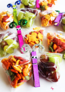 Such a fun edible craft idea for kids: Butterfly Snack Bags! These would be so fun for a party or classroom treat!
