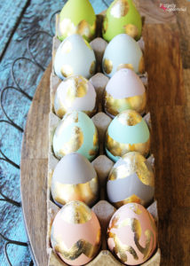These gilded Easter eggs are a beautiful DIY Easter egg idea!