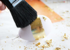 These gilded Easter eggs are a beautiful DIY Easter egg idea!
