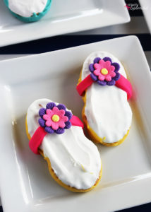 How to make Nutter Butter flip flops. Such a cute and easy idea for summer! #michaelsmakers