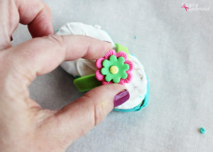 How to make Nutter Butter flip flops. Such a cute and easy idea for summer! #michaelsmakers