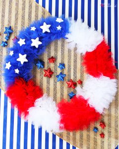 How to make a patriotic tulle wreath. Such a fun DIY wreath craft idea for July 4th, Memorial Day and more!
