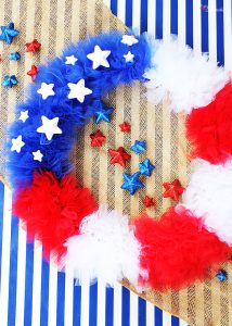 How to make a patriotic tulle wreath. Such a fun DIY wreath craft idea for July 4th, Memorial Day and more!