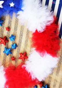 How to make a patriotic tulle wreath. Such a fun DIY wreath craft idea for July 4th, Memorial Day and more!