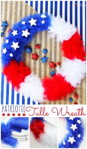 How to make a patriotic tulle wreath. Such a fun DIY wreath craft idea for July 4th, Memorial Day and more!