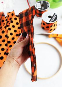 How to make a ribbon wreath with an embroidery hoop -- So easy!