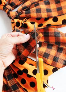 How to make a ribbon wreath with an embroidery hoop -- So easy!