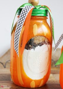 Easy Pumpkin Mason Jar Fall Craft Idea - Perfect for fall jar muffin and cookie mixes!