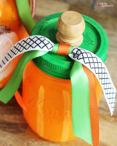 Easy Pumpkin Mason Jar Fall Craft Idea - Perfect for fall jar muffin and cookie mixes!