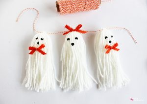Halloween tassel ghosts--such a fun and easy Halloween craft idea!