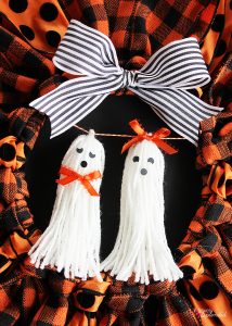 Halloween tassel ghosts--such a fun and easy Halloween craft idea!