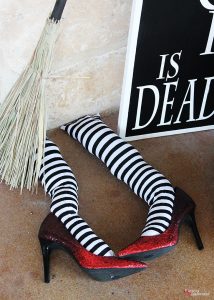 Wicked WWicked Witch Leg DIY Halloween Porch Decor Idea - So fun and festive!itch Leg DIY Halloween Porch Decor Idea - So fun and festive!