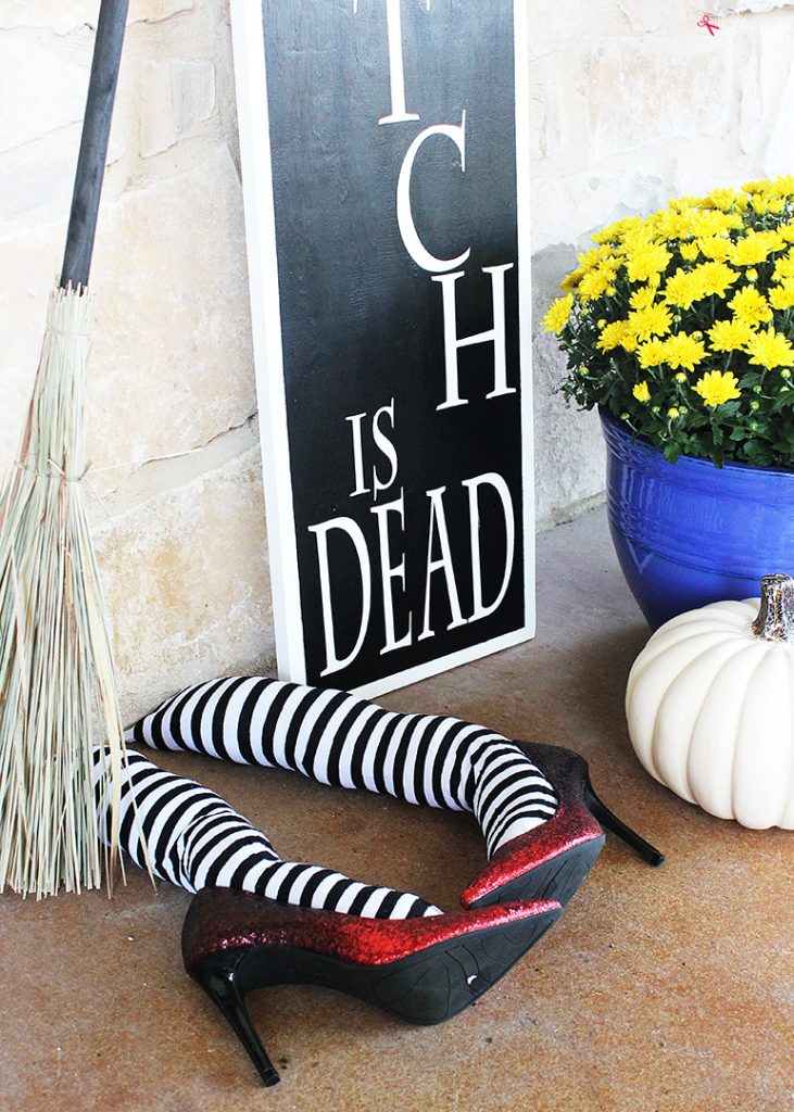 Wicked Witch Leg DIY Halloween Porch Decor Idea - So fun and festive!