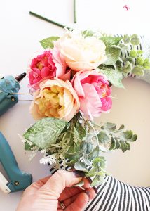 Floral Valentine's Day Wreath at PositivelySplendid.com