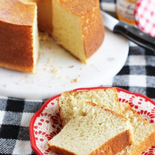 Sally Lunn Bread - A delicious and easy no-knead yeast bread