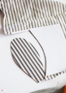 DIY Easter Wreath Idea: Embroidery Hoop Bunny