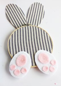 DIY Easter Wreath Idea: Embroidery Hoop Bunny