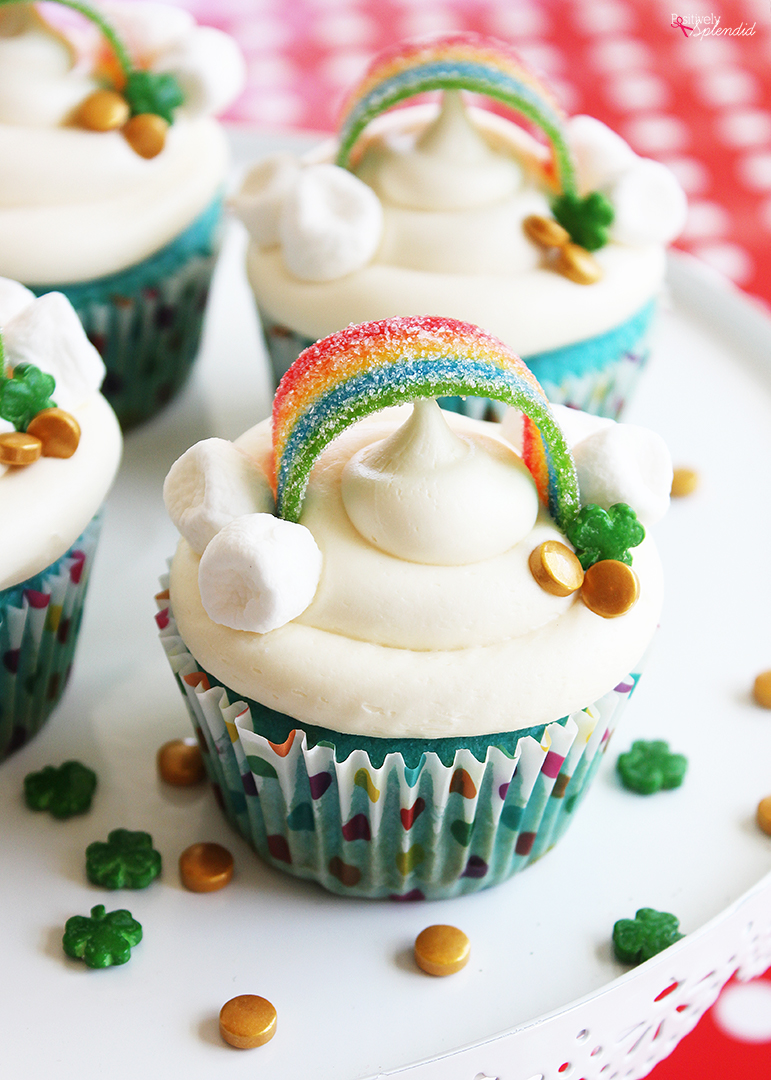 Easy and Adorable Rainbow Cupcakes 