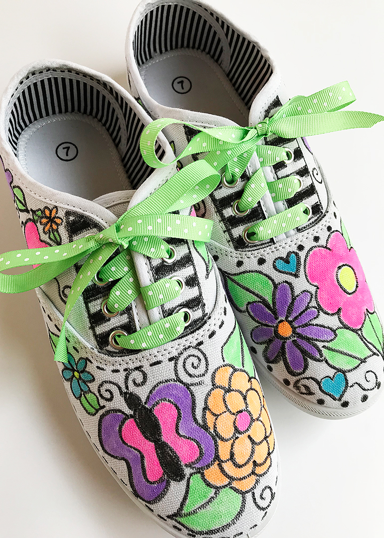 Fabric Marker Doodle Sneakers - Positively Splendid {Crafts, Sewing ...