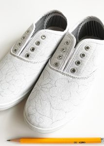 DIY Fabric Marker Decorated Shoes