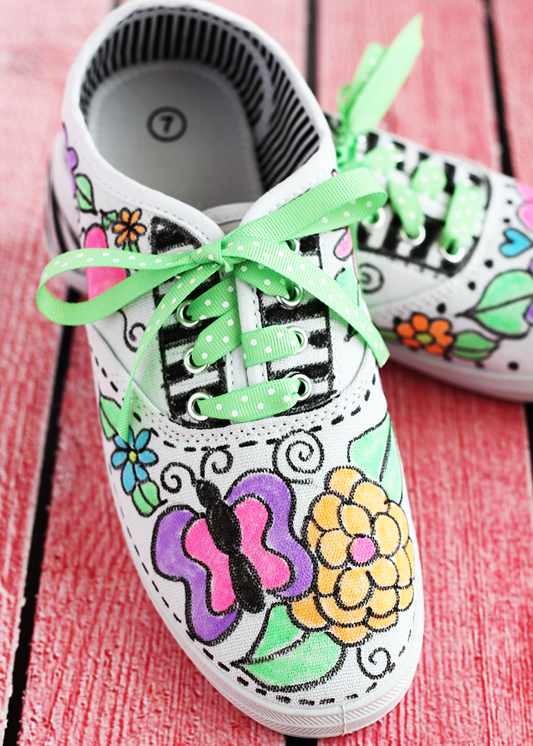 Fabric Marker Doodle Sneakers - Positively Splendid {Crafts, Sewing ...