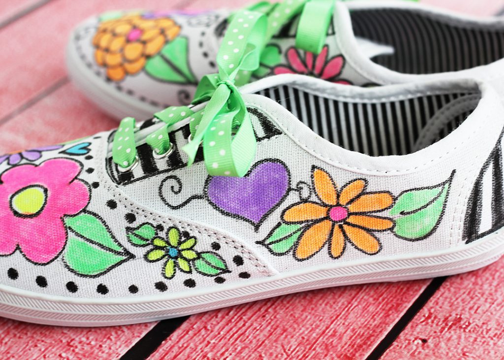 Fabric Marker Doodle Sneakers Positively Splendid {Crafts, Sewing