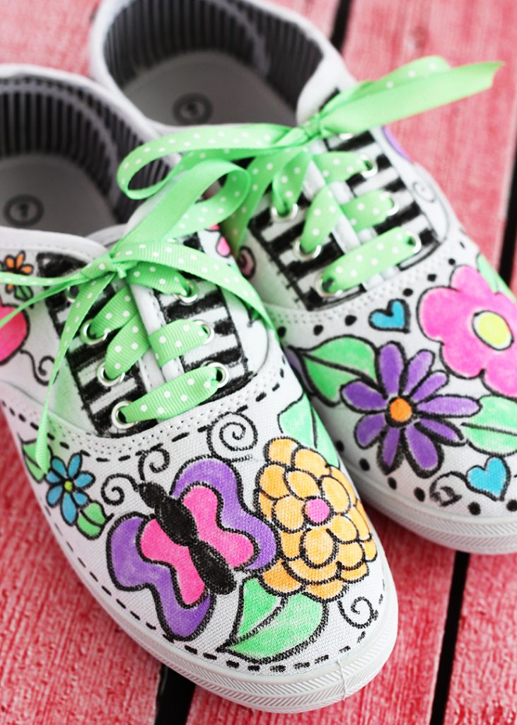 Fabric Marker Doodle Sneakers - Positively Splendid {Crafts, Sewing ...