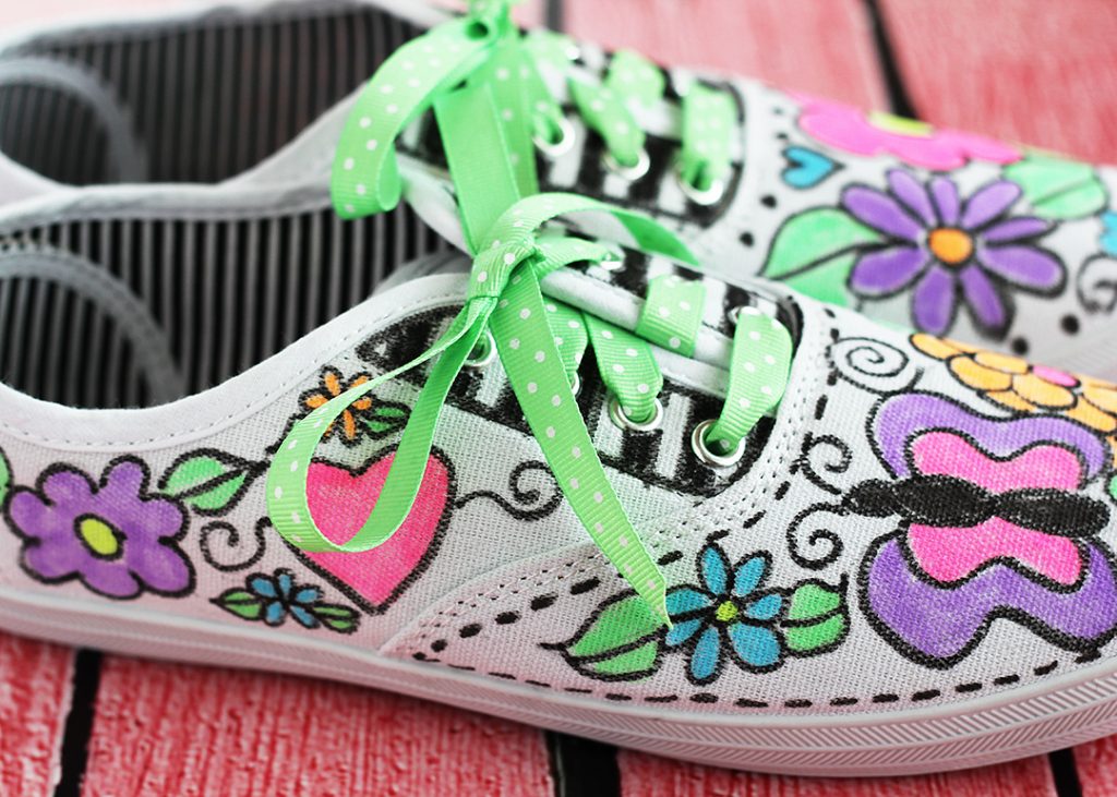 Fabric Marker Doodle Sneakers Positively Splendid {Crafts, Sewing