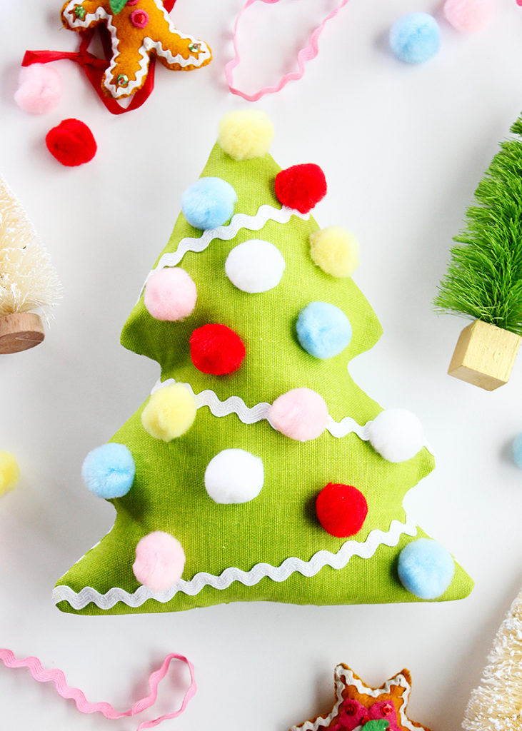 25+ Scrap Fabric Projects to Use Up Your Stash! Positively Splendid